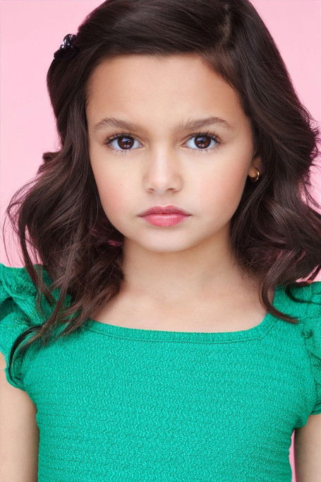 Scarlett Spears as Young Galinda