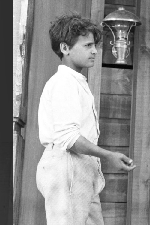 Antoñito Ruiz as Postbag Carrier (uncredited)