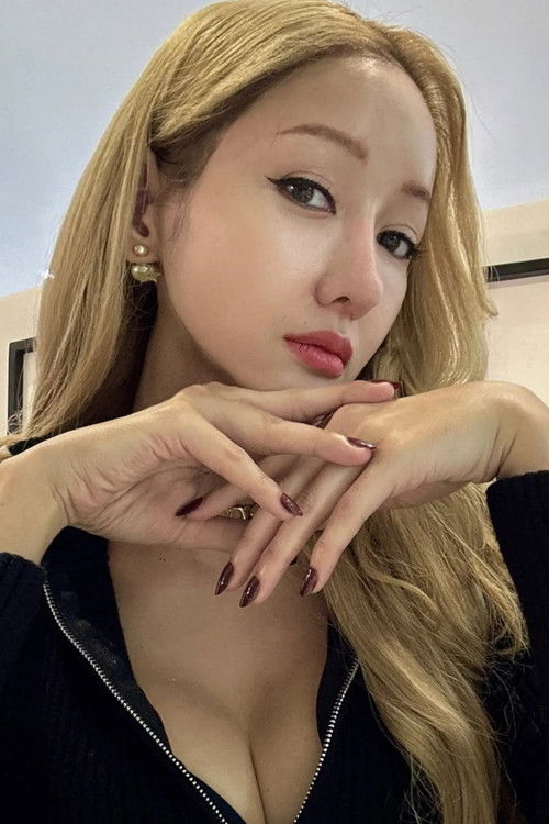 Lucinta Luna as Queen Lucinta