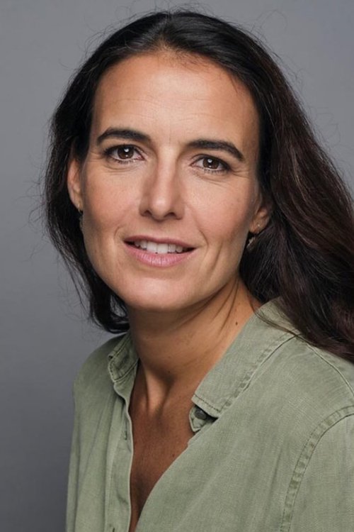Carlota Crespo as Isabel