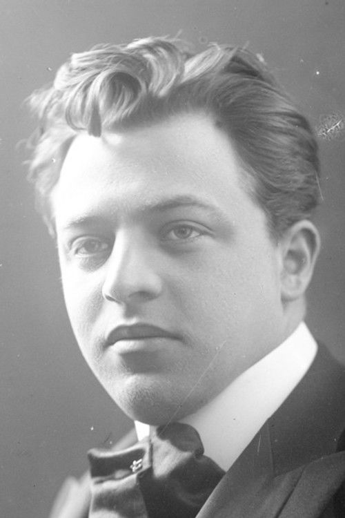 Erland Colliander as Policeman