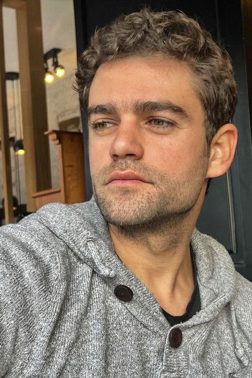 Sherif Hafez as عمرو أبو الهنا