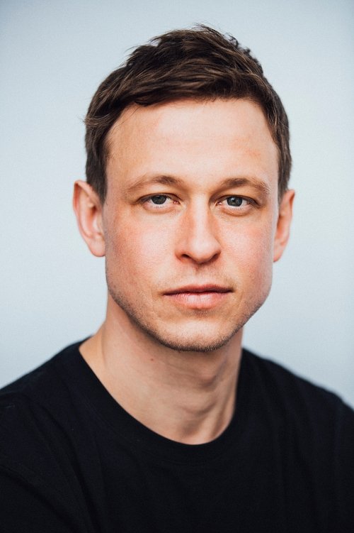 Felix von Bredow as Polizist