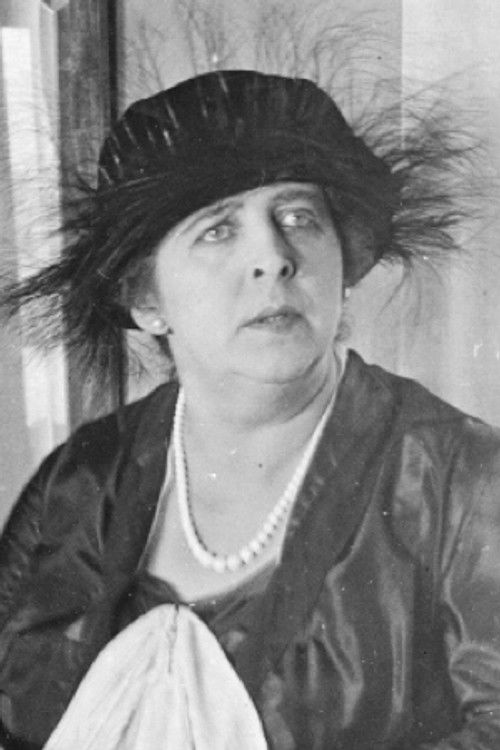 Gucken Cederborg as Wife