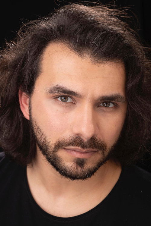 Tiago Araújo as Operador de Rádio 1