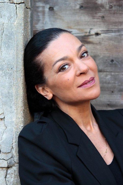 Déborah Lamy as La belle-mère de Claude