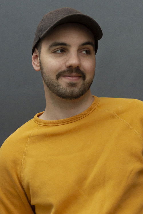 Sven Molke as Mann in Bahn