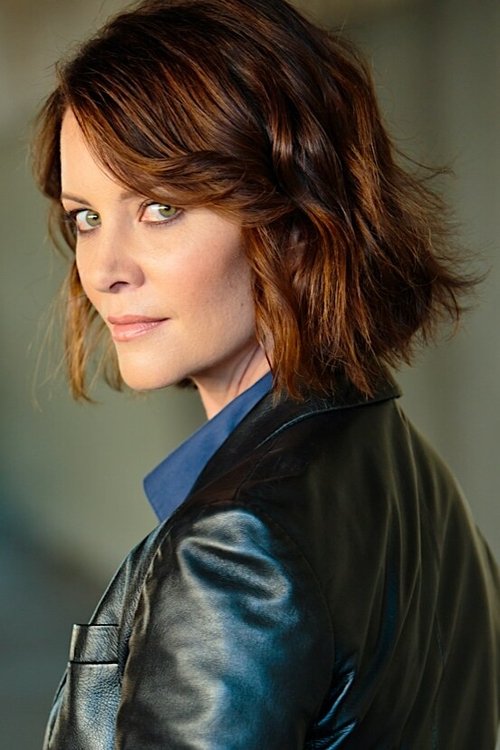 Taryn O'Neill as Julie