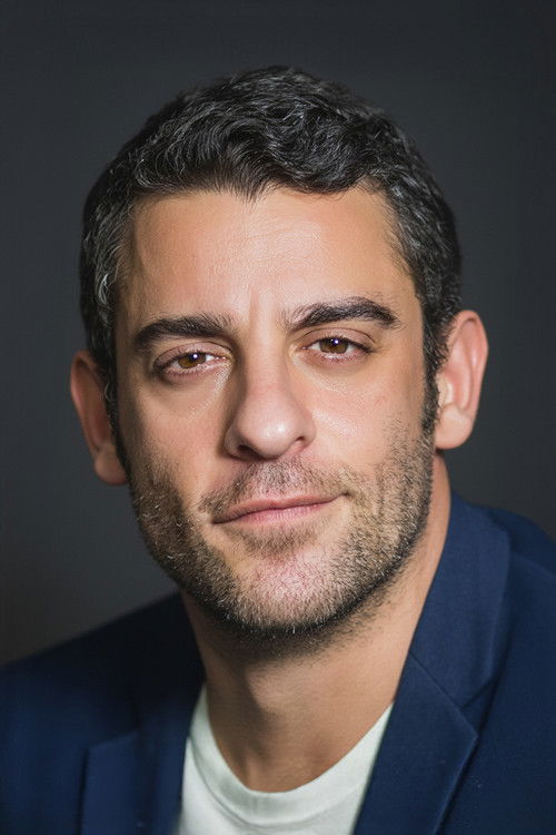 Dağhan Külegeç as Efe Kaygısız