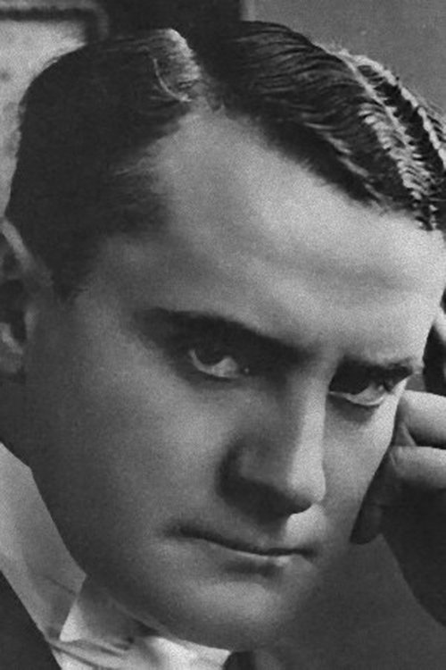 Leo Peukert as Kantinenwirt Bergmann