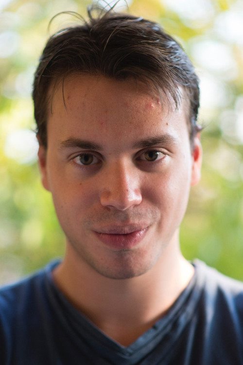 Menelaos Kyparissis as Συντηρητής