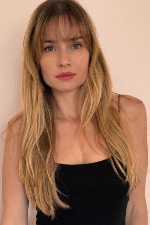 Raquel Bertani as Liana