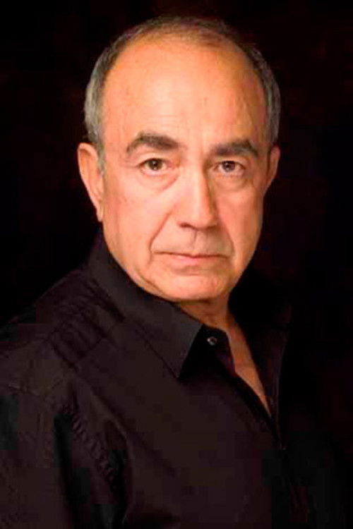 Mario Martín as Ernesto Dali