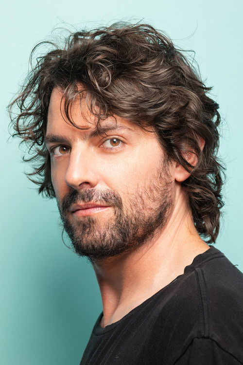 José María de Tavira as Carlos Vives