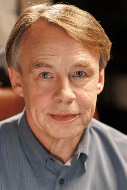 Oleg Kurlov as Saloon Bartender