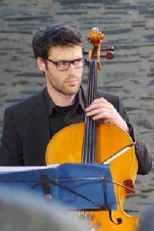 Julien Grattard as Self - Violoncelle