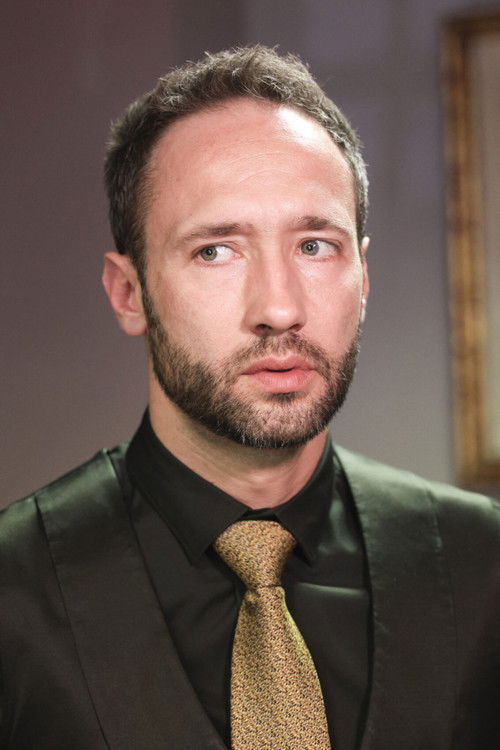 Darin Angelov as Павел