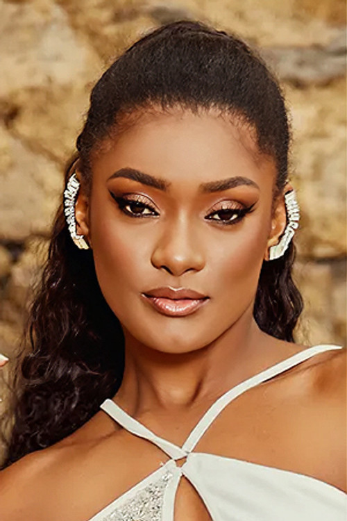 Erika Januza as Raquel Custódio