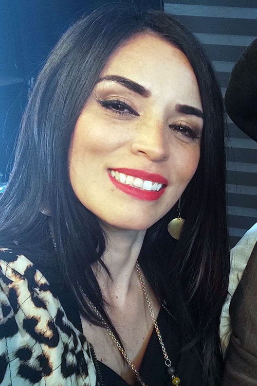 Zayra Manzo as Isadora