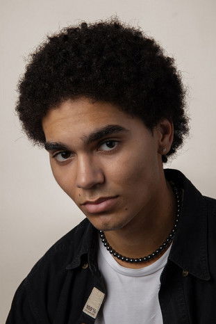 Lou-Andréas Robert as Evan