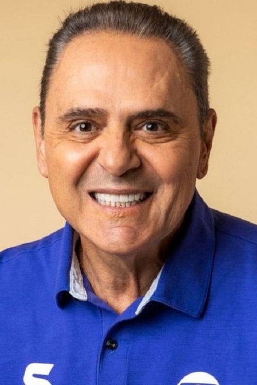 Luís Roberto de Múcio Paranhos as Self