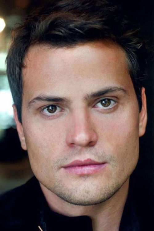 Rocco Stark as Timo Özgül