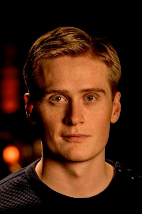 Alfred Ekker Strande as Boy in blue