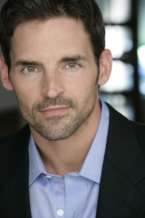 Robert W. Arbogast as Darius Foxx