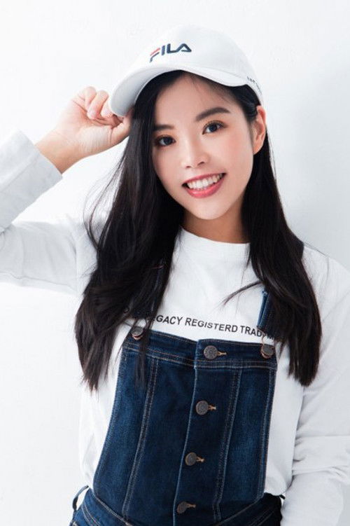 Yuan Weng as 少年秦羽 (voice)