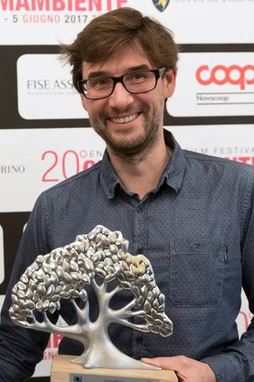 Vincent Pérazio as Narrator