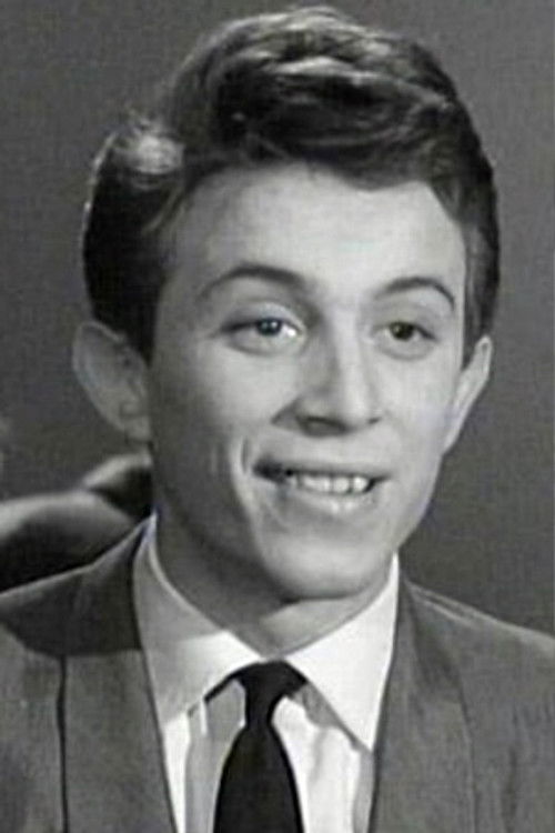 Lucky Blondo as Lucien, boss of the bar 'La Javanaise'