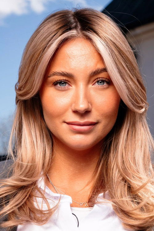 Nicci Hernesting as Self