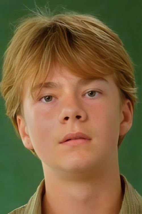 Birk Vilmer Skår Pedersen as August