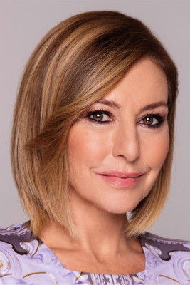 Antónia Erős as Newscaster