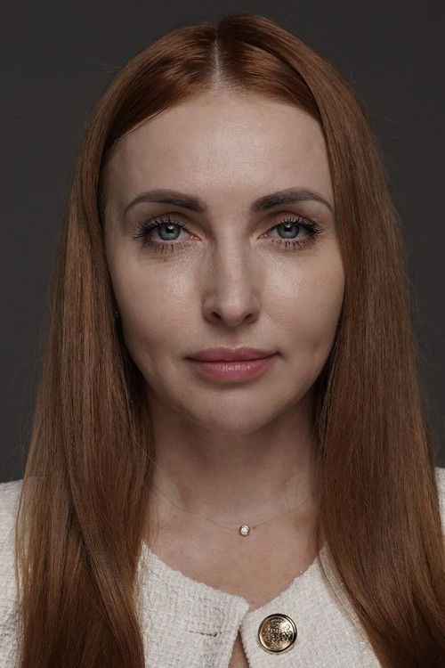 Anna-Mariya Tikhonova as сотрудница