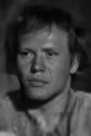 Paul Leomar as Selden - convict