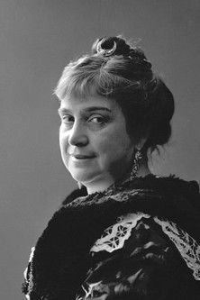 Lucília Simões as D. Adelaide Mendonça