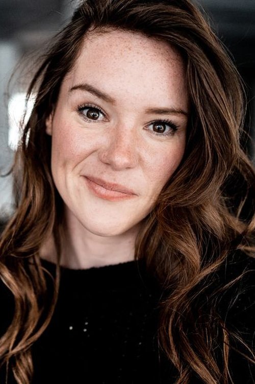 Luisa Binger as Laura