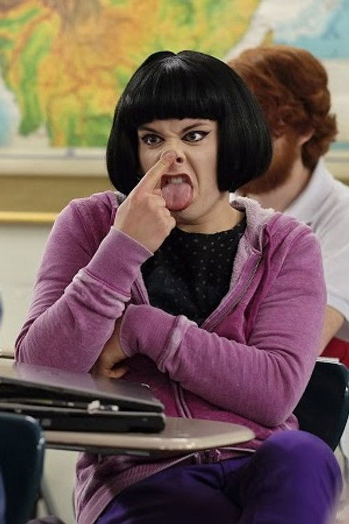 Vincent Viezzer as Zoey