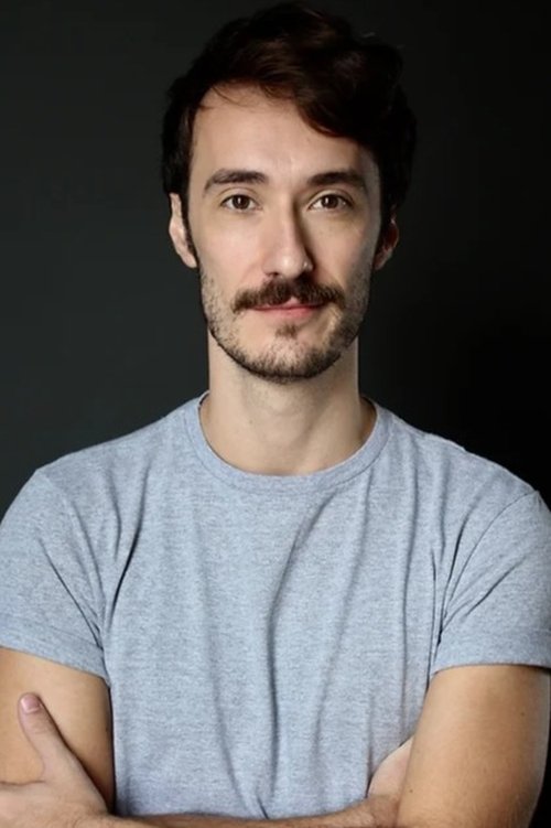 João Guesser as Enzo Scorelli