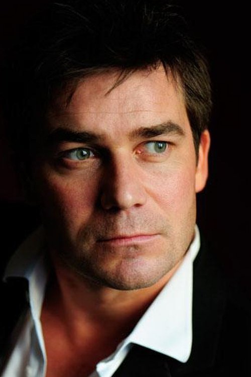 Thomas Scharff as Dirk Müller