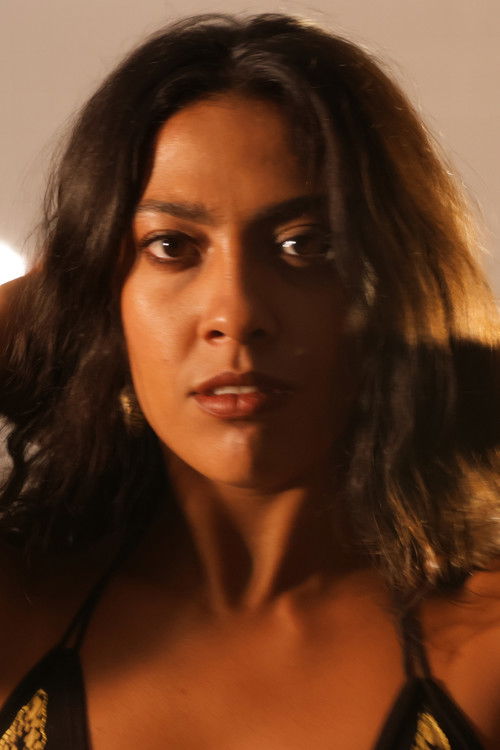 Letícia Coralina as Lúcia