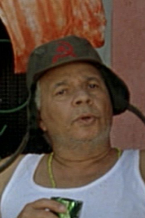 Leonel Valdés as Padre Papito