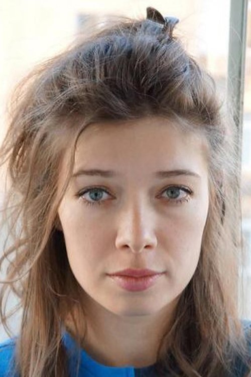 Alexandra Pirici as Elke