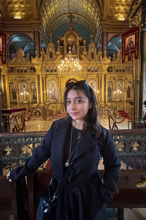 Beren Zeki as Student