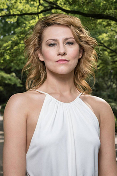 Csenge Szilágyi as Vera