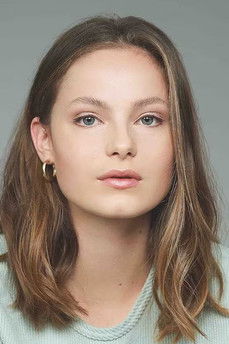 Lili Francke-Robitaille as Charlie Dumas-Guérin