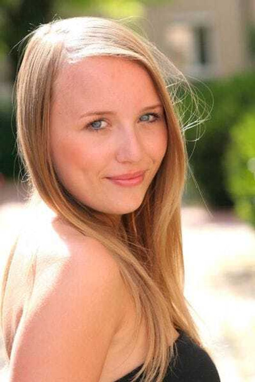 Alina Sokar as Polizeioberwachtmeisterin Cornelia Ringlstetter