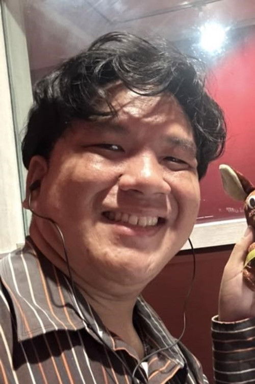 Thanapat Wongwisit as Songkran Celebrant