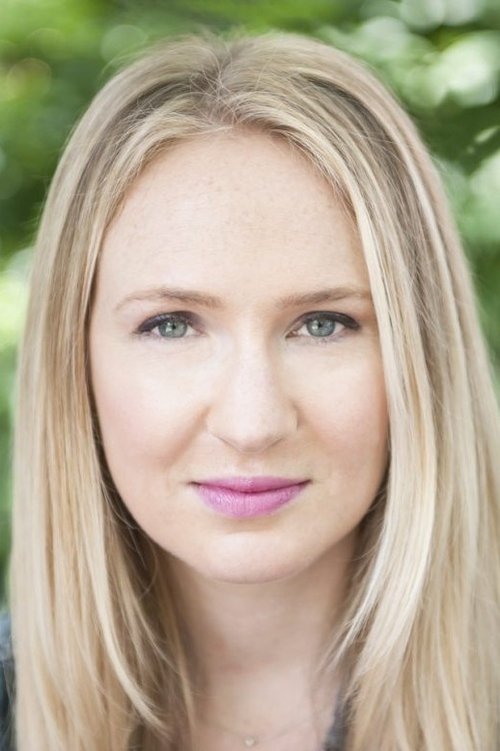 Halley Feiffer as Maisy Koosman
